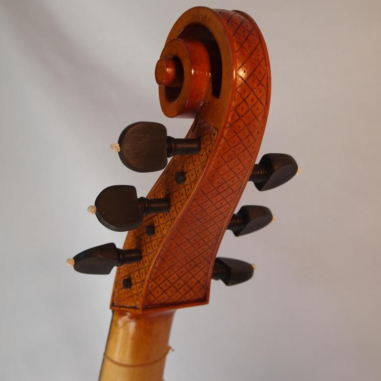 Cardosa-Stainer-riccio-riquadri